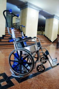 Silla sube escaleras eléctrica PT Plus con silla de ruedas - teatro Colón Bogotá - Smart Motion S.A.S.